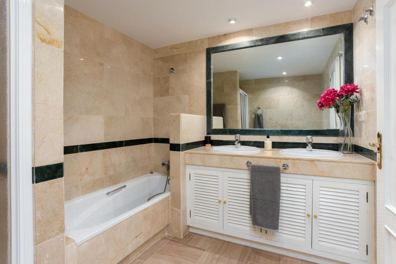 Homeforguest Front Line Beach Apartment In Hacienda Playa Marbella Bagian luar foto