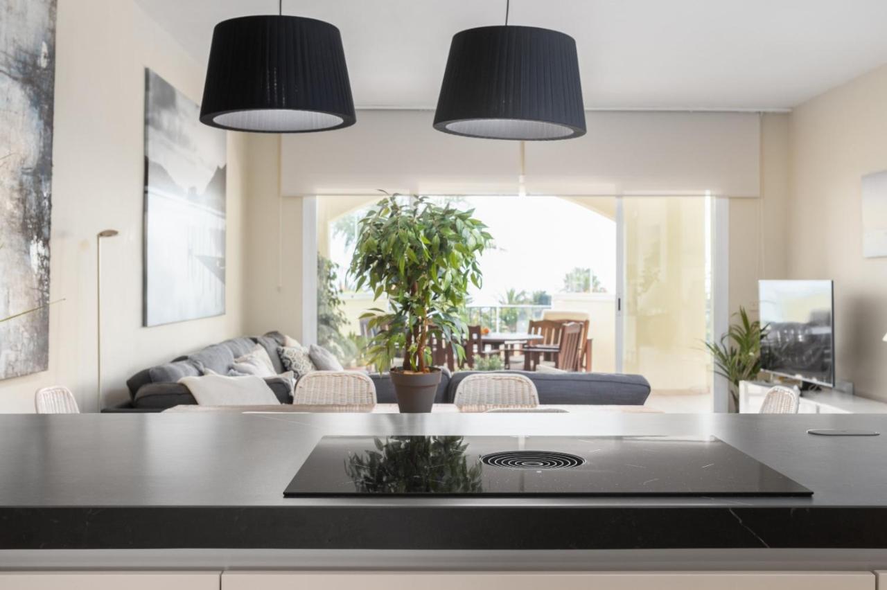 Homeforguest Front Line Beach Apartment In Hacienda Playa Marbella Bagian luar foto