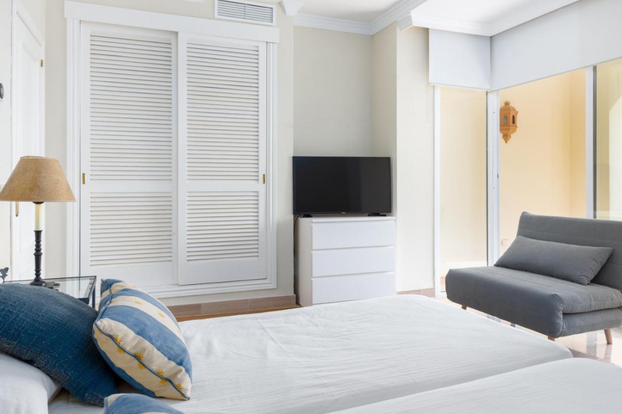Homeforguest Front Line Beach Apartment In Hacienda Playa Marbella Bagian luar foto