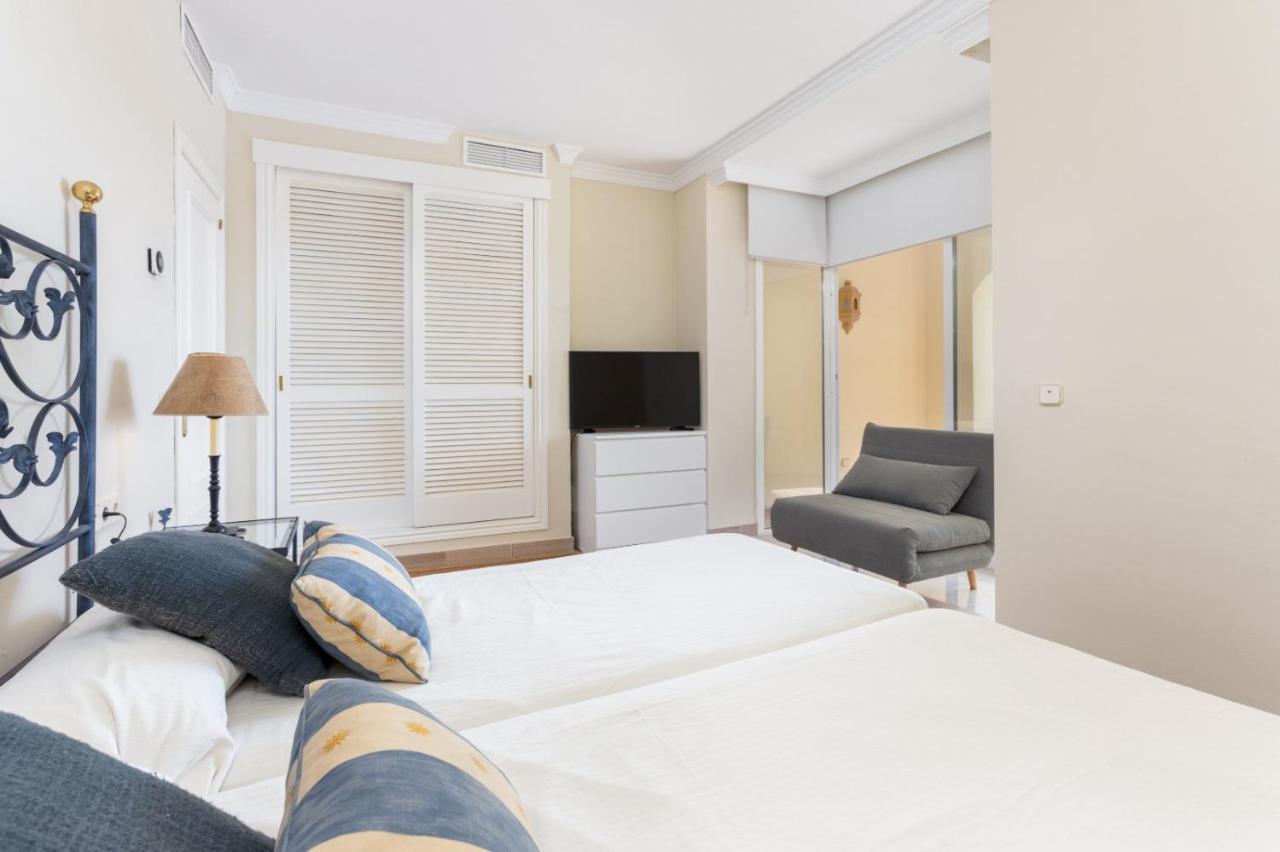 Homeforguest Front Line Beach Apartment In Hacienda Playa Marbella Bagian luar foto