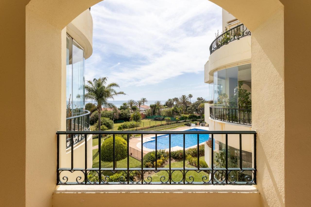 Homeforguest Front Line Beach Apartment In Hacienda Playa Marbella Bagian luar foto